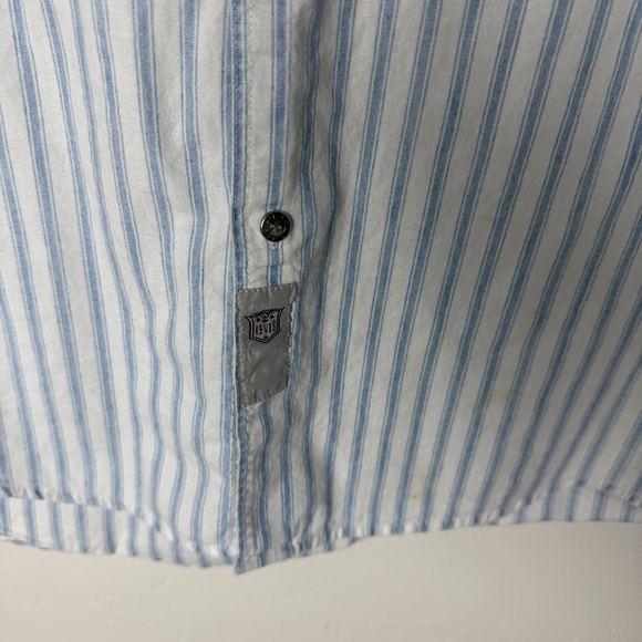 Vintage 90's Levi's Classic Blue and White Striped Casual Shirt button down - Picture 2 of 9